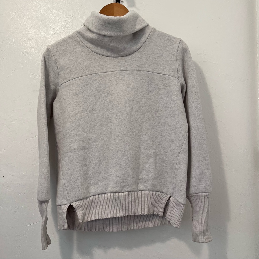 Alo Yoga Haze Cowl Neck Sweatshirt Gray Size XS Thumb Hole Casual